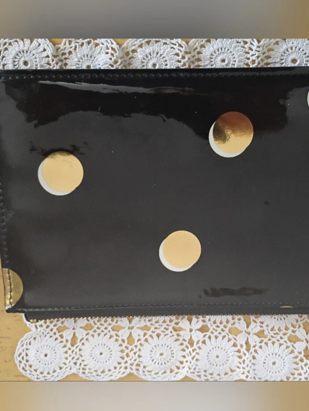 Kate Spade New York Travel Zipper Pouch, Dots,Vegan Leather, Gold Zipper